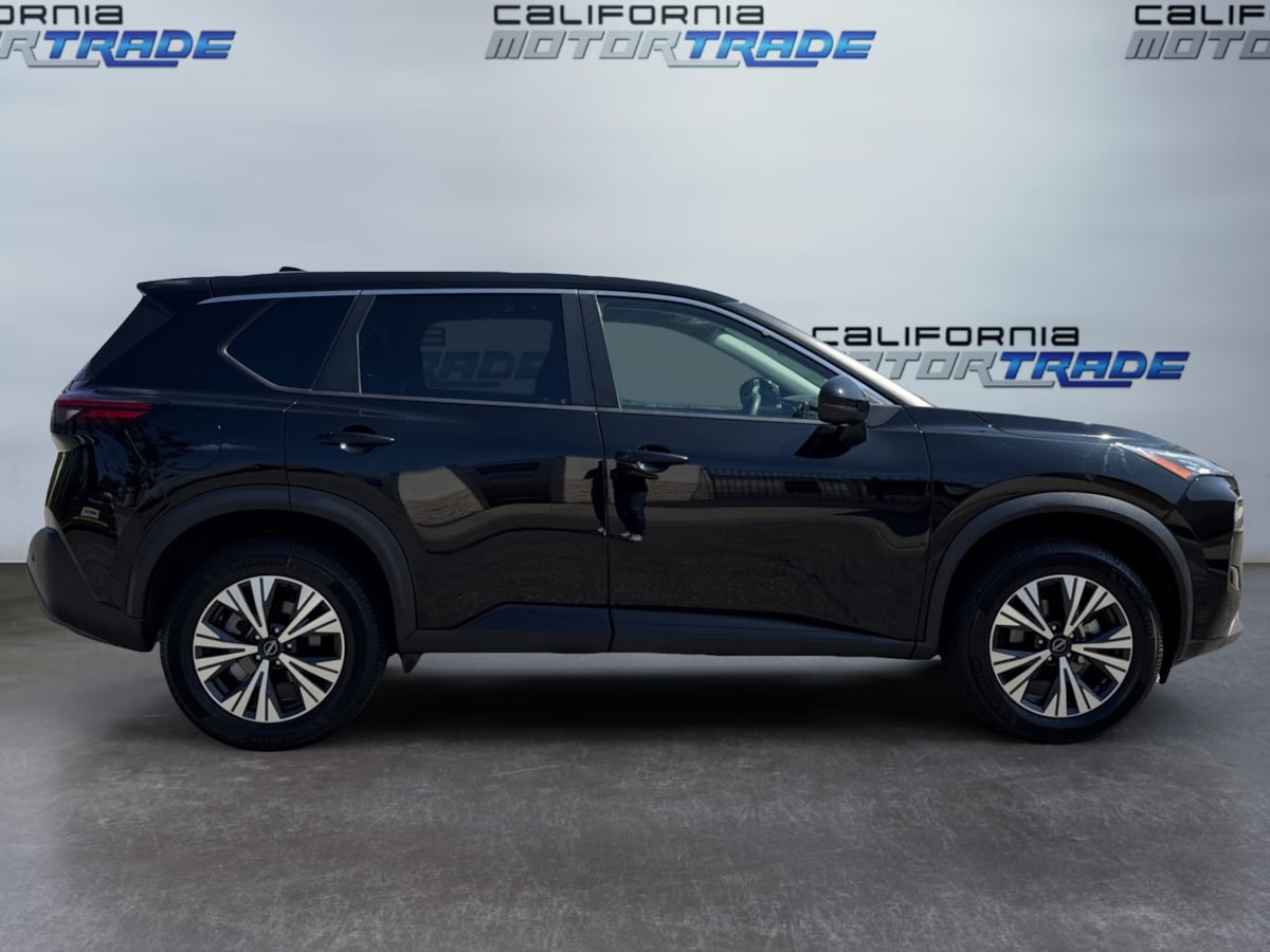 2022 Nissan Rogue SV photo 4