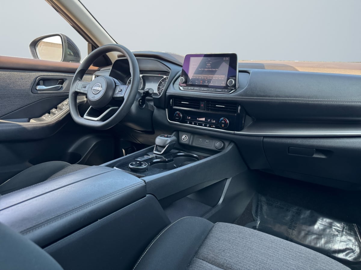 2022 Nissan Rogue SV photo 14