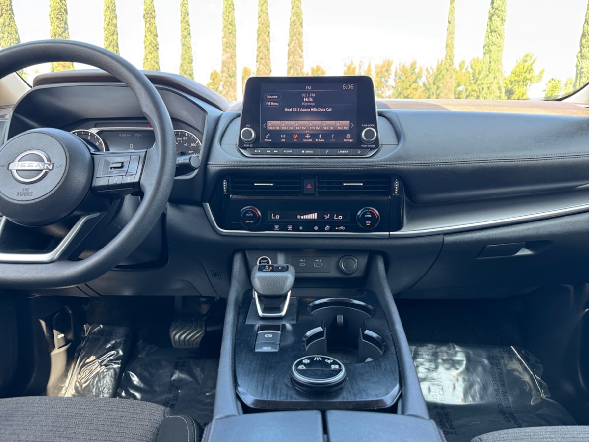 2022 Nissan Rogue SV photo 15