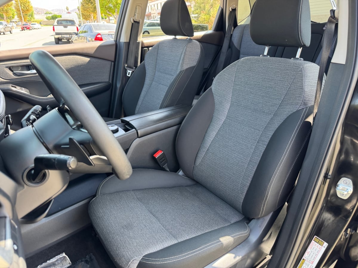 2022 Nissan Rogue SV photo 16