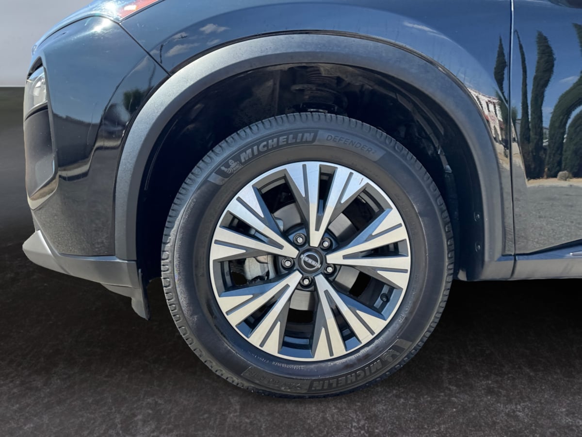 2022 Nissan Rogue SV photo 9