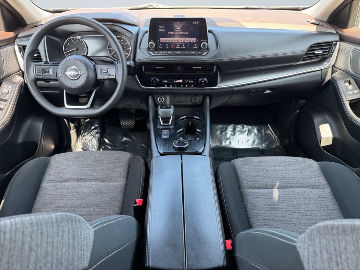 2022 Nissan Rogue SV photo 10