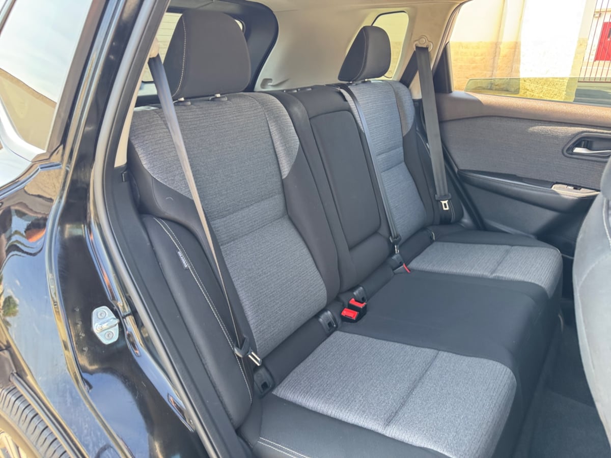 2022 Nissan Rogue SV photo 18