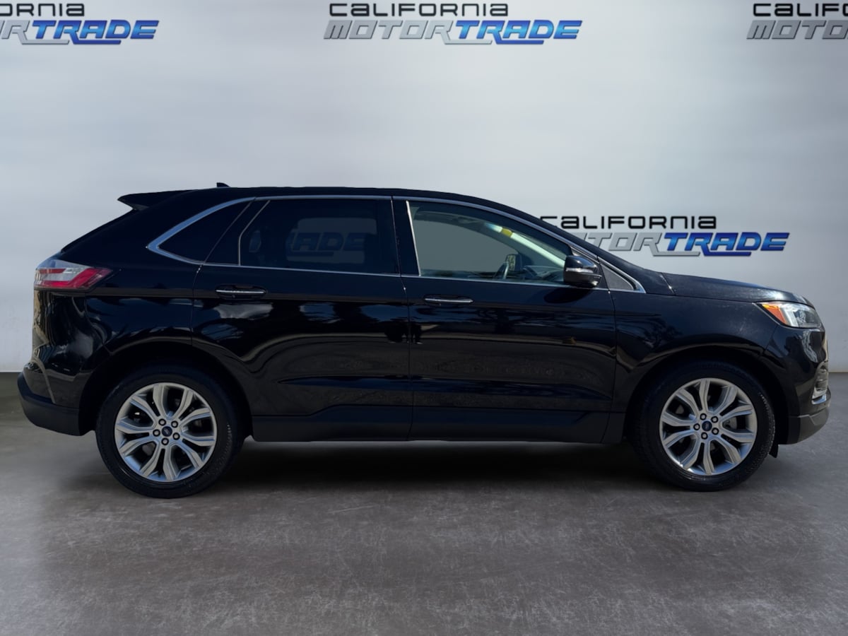2019 Ford Edge Titanium photo 4