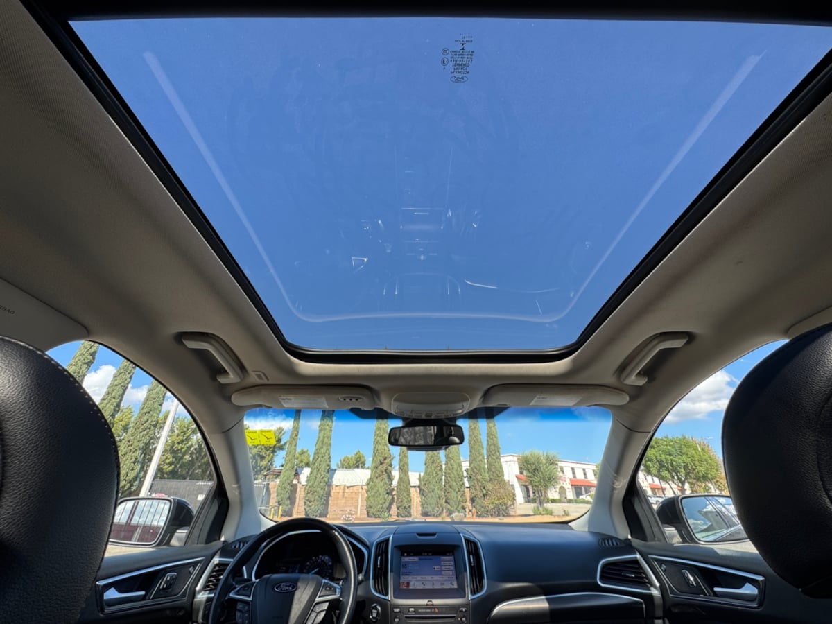 2019 Ford Edge Titanium photo 16