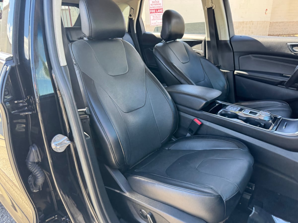 2019 Ford Edge Titanium photo 20