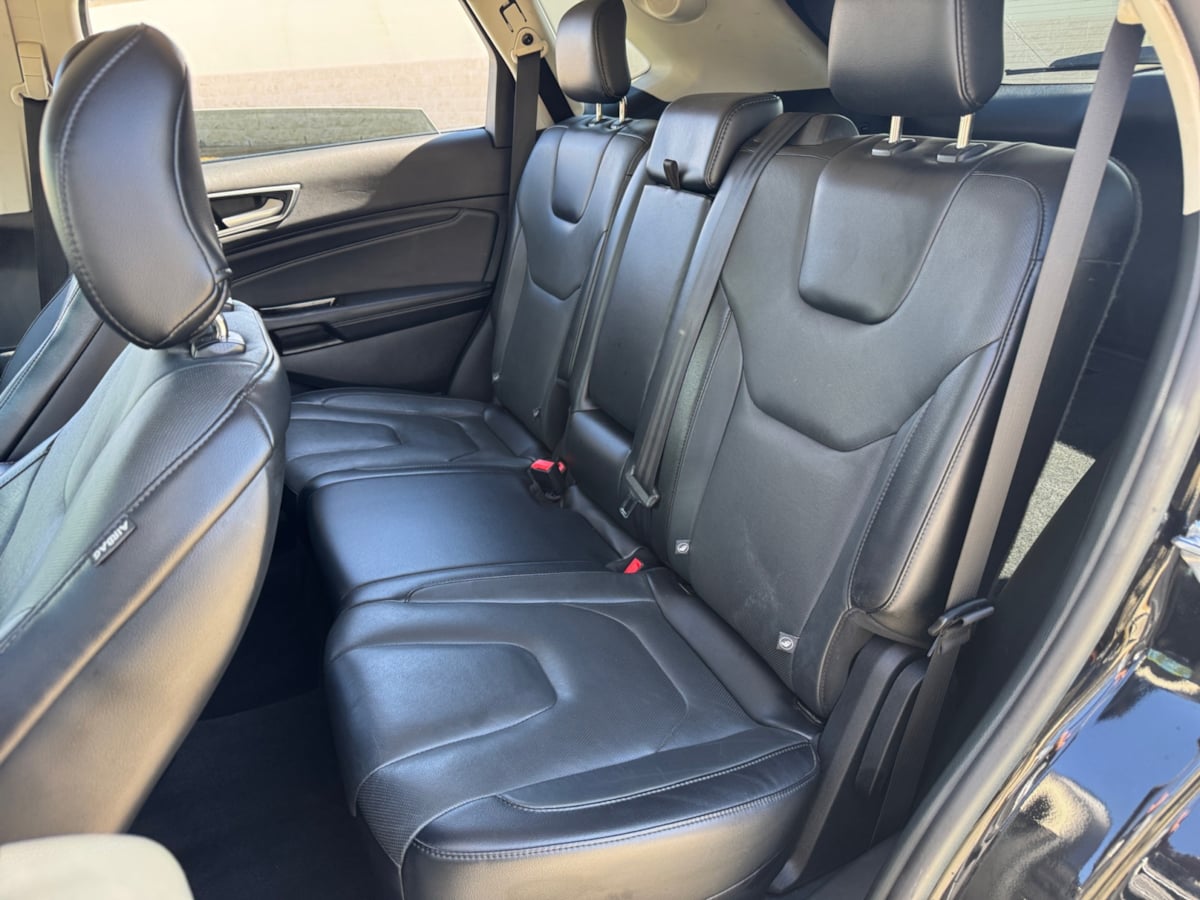 2019 Ford Edge Titanium photo 18
