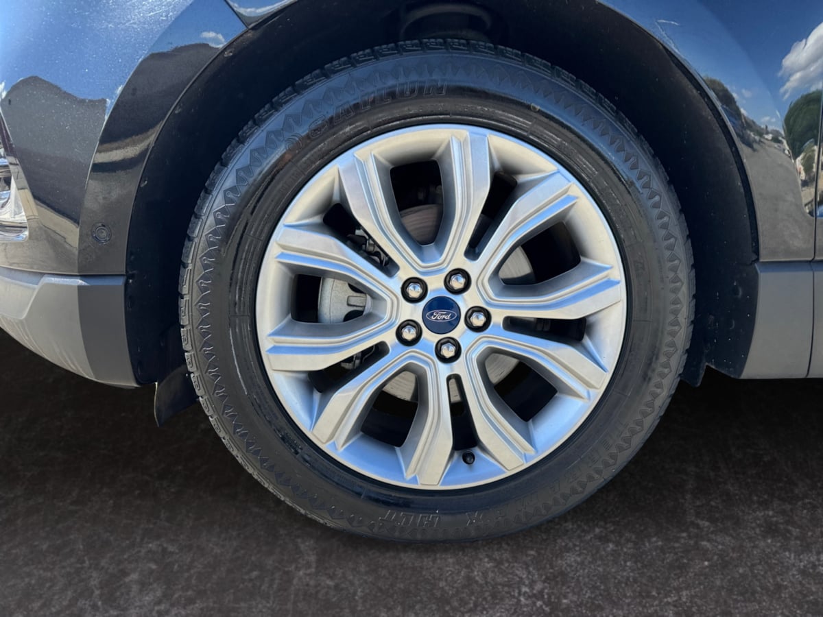 2019 Ford Edge Titanium photo 9