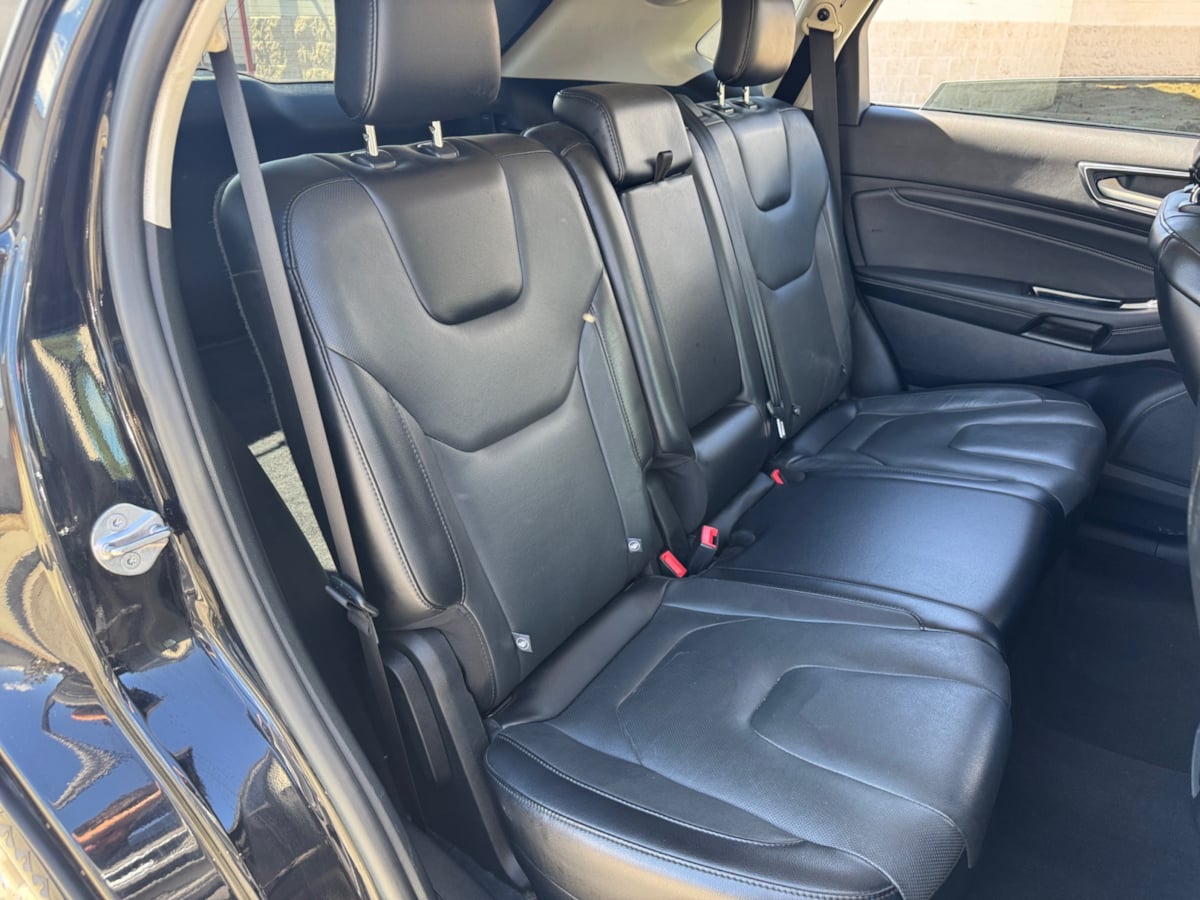2019 Ford Edge Titanium photo 19
