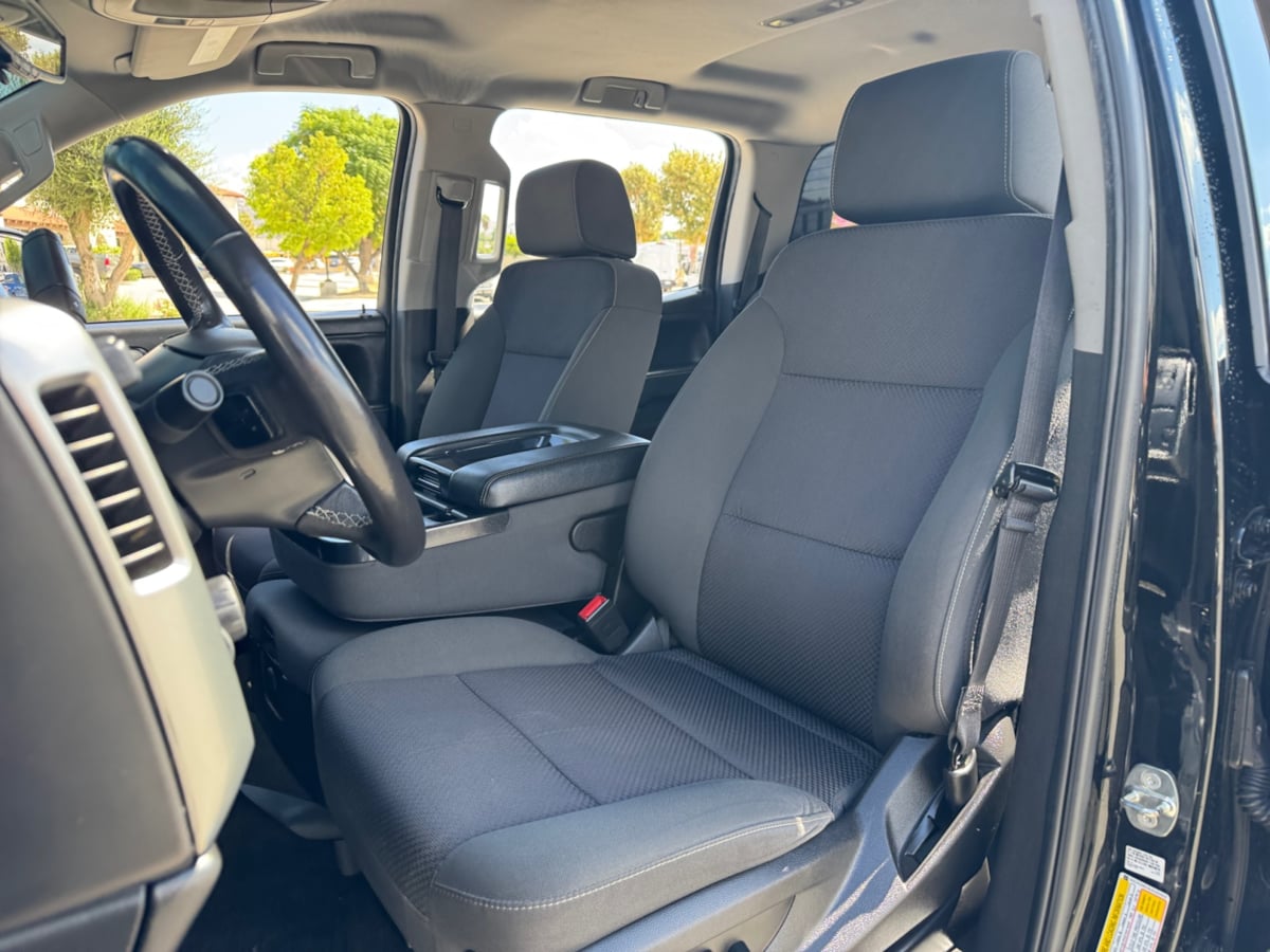 2018 Chevrolet Silverado 1500 LT photo 16
