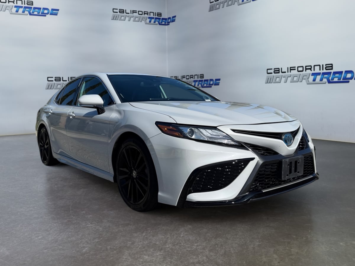 2022 Toyota Camry Hybrid XSE photo 3