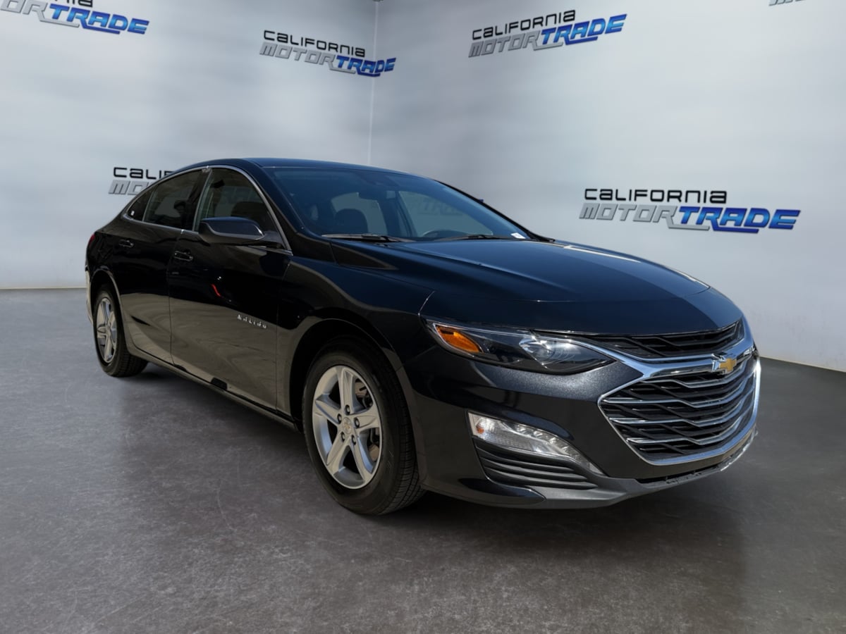 2023 Chevrolet Malibu 1LT photo 2