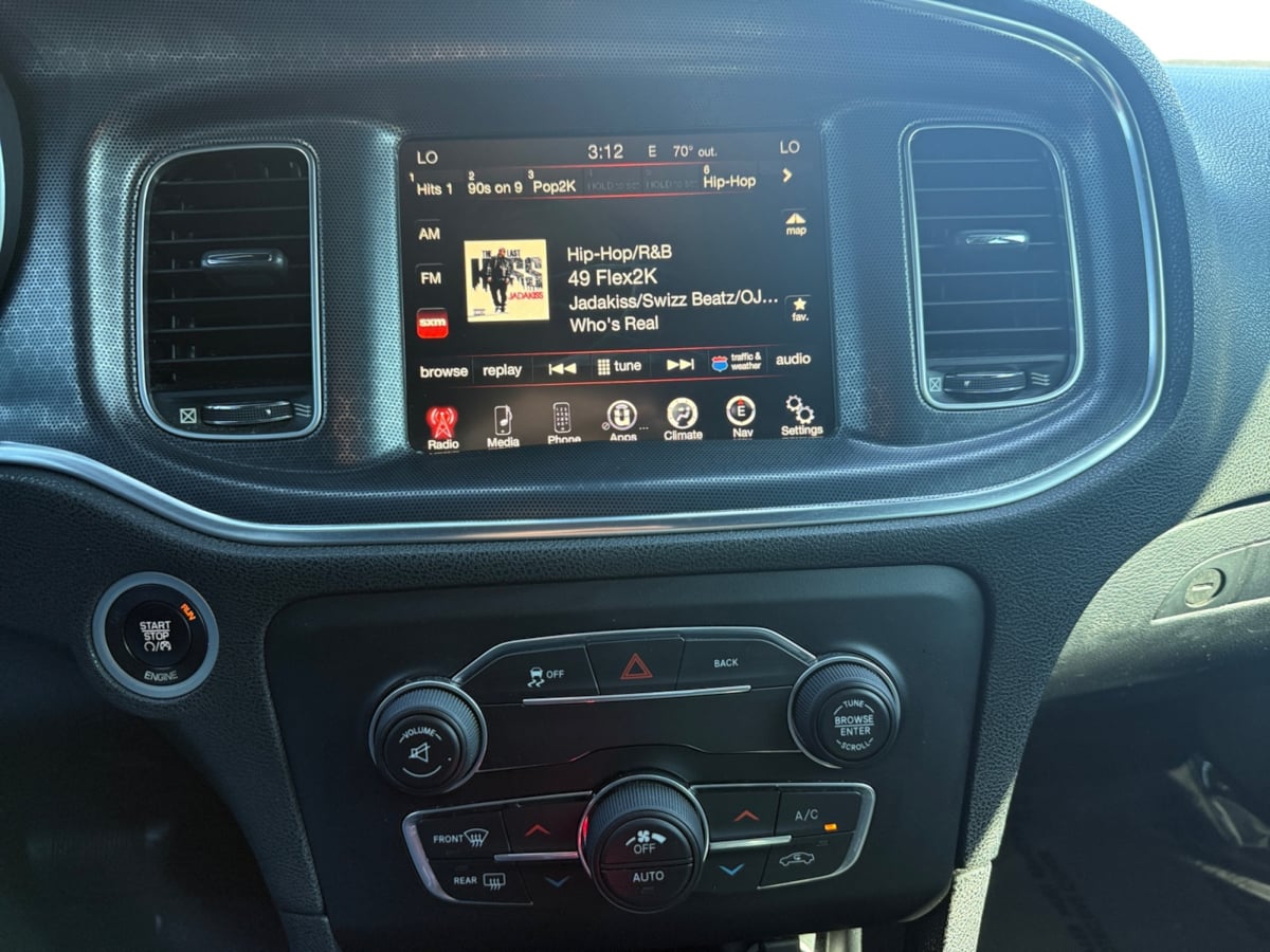 2016 Dodge Charger SXT photo 12