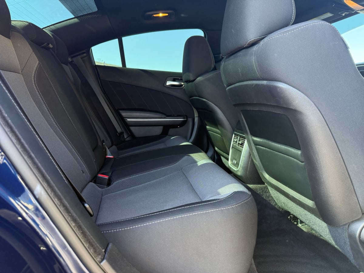 2016 Dodge Charger SXT photo 16