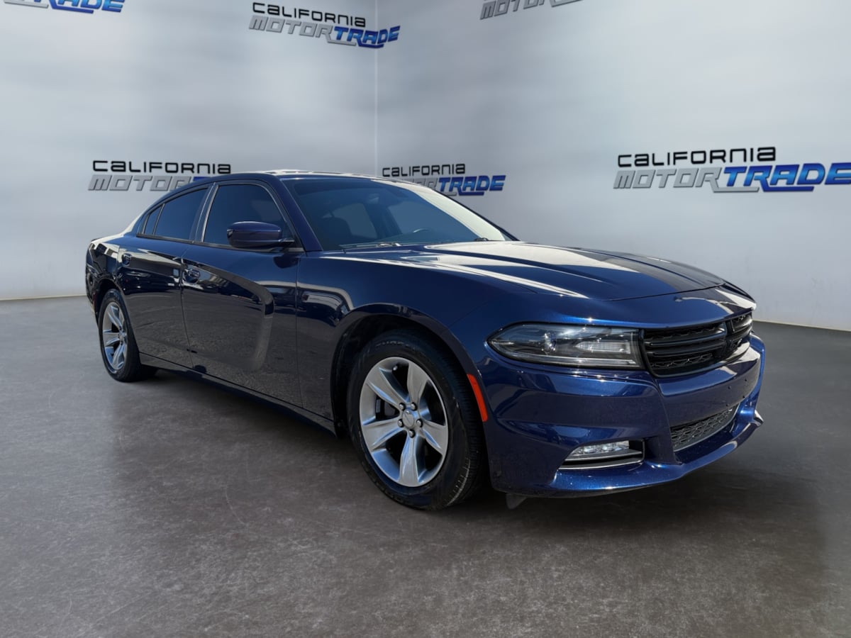 2016 Dodge Charger SXT photo 2