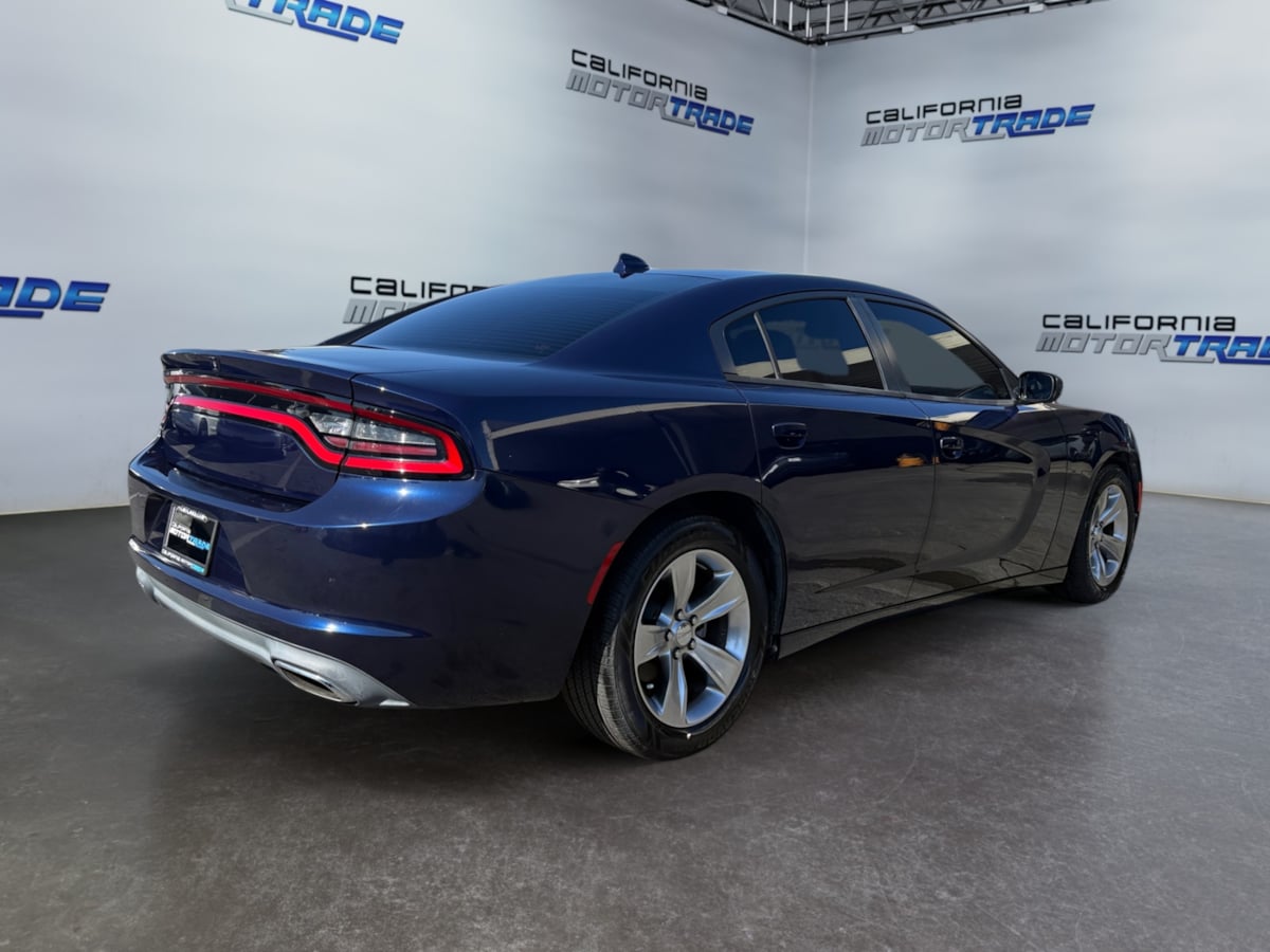 2016 Dodge Charger SXT photo 4
