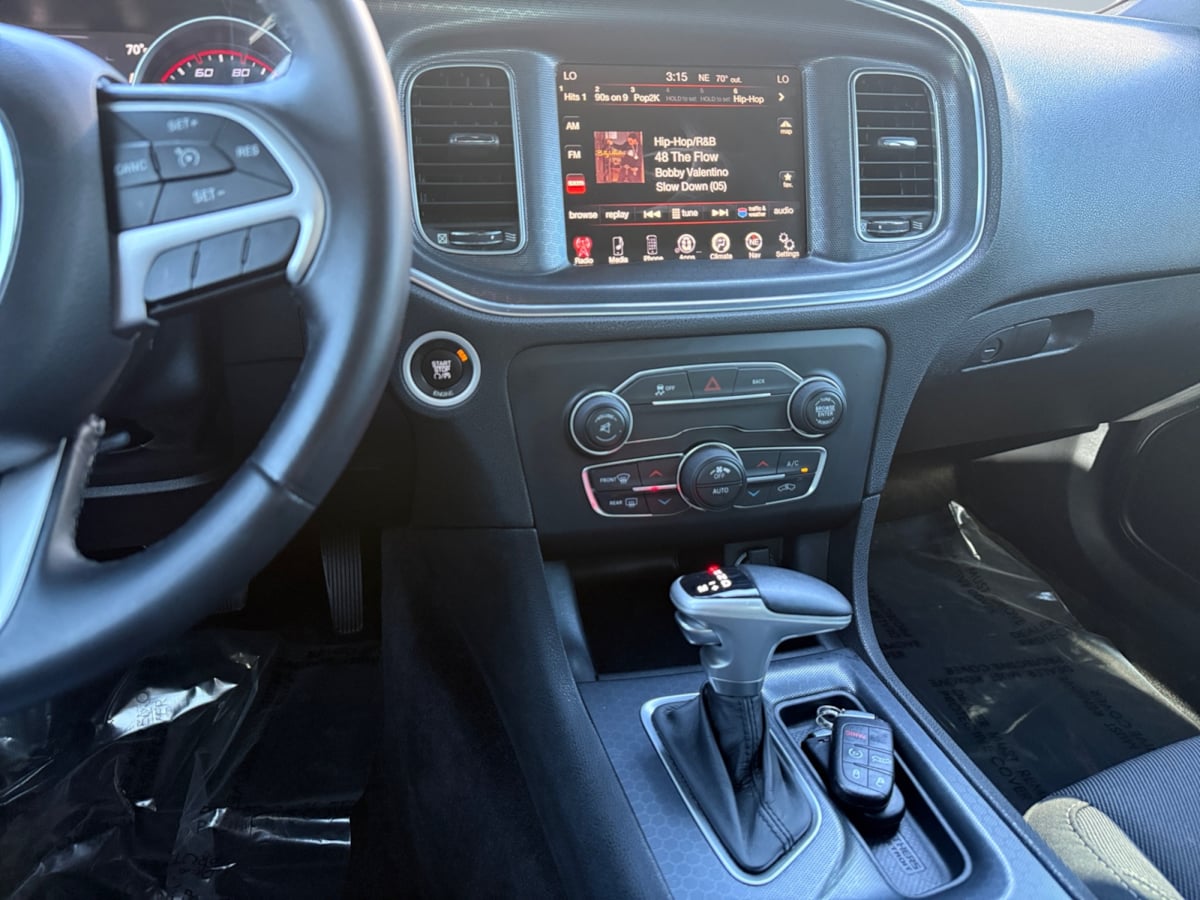 2016 Dodge Charger SXT photo 9