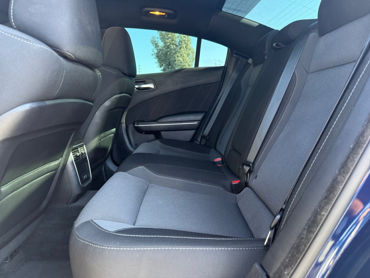 2016 Dodge Charger SXT photo 15