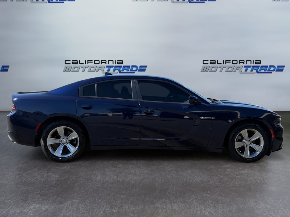 2016 Dodge Charger SXT photo 3