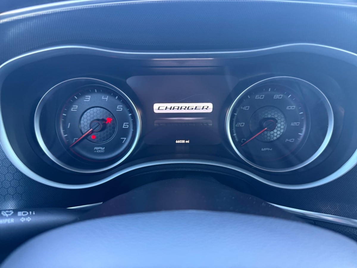 2016 Dodge Charger SXT photo 11