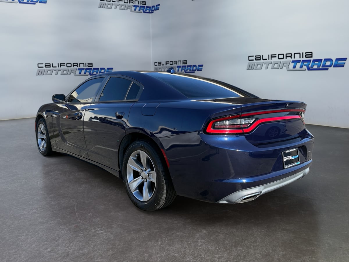 2016 Dodge Charger SXT photo 6