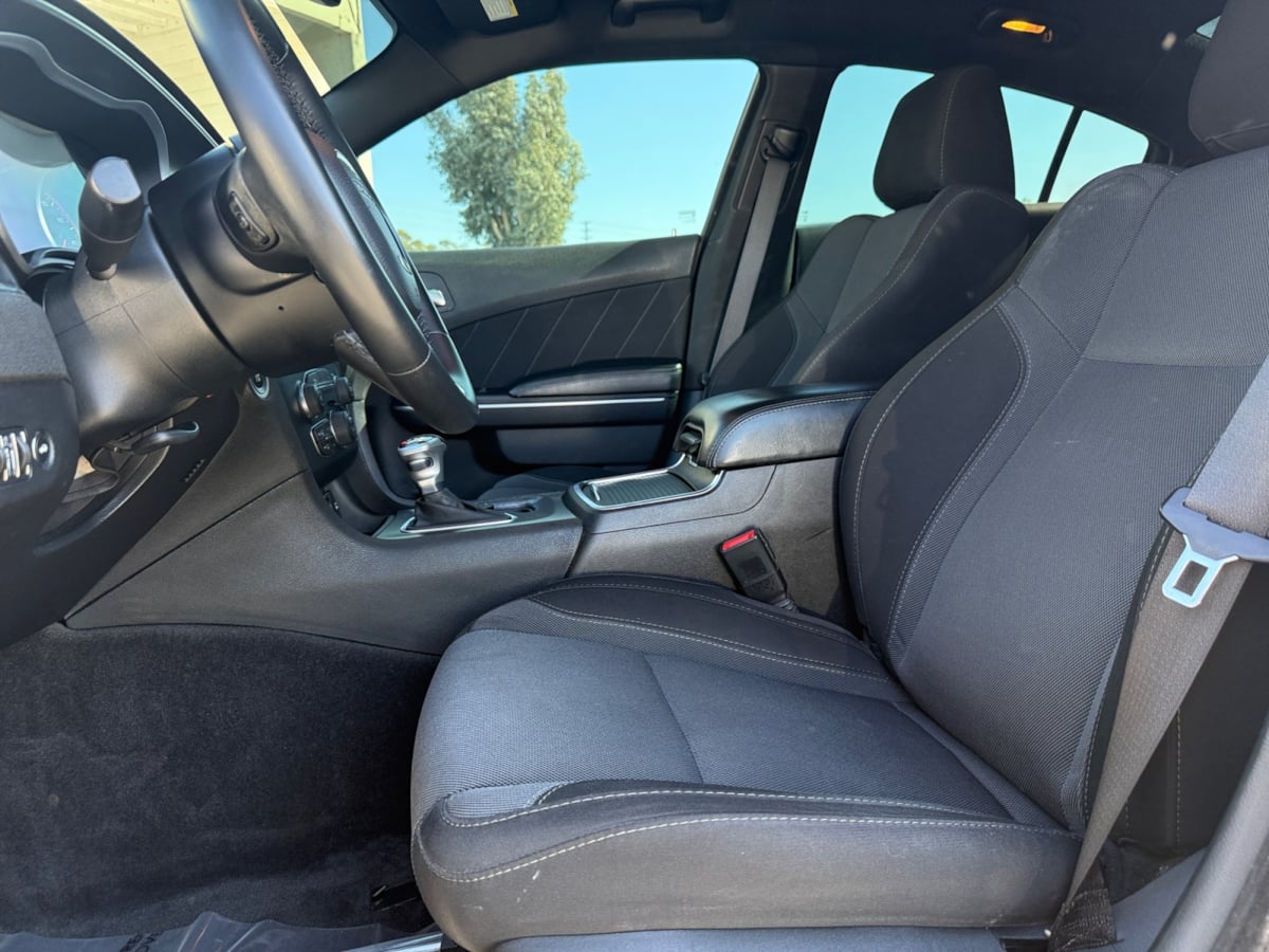 2016 Dodge Charger SXT photo 14