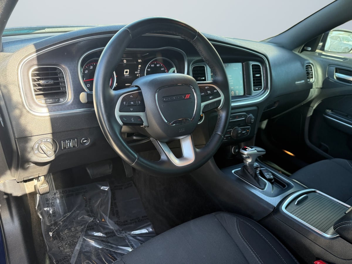2016 Dodge Charger SXT photo 13