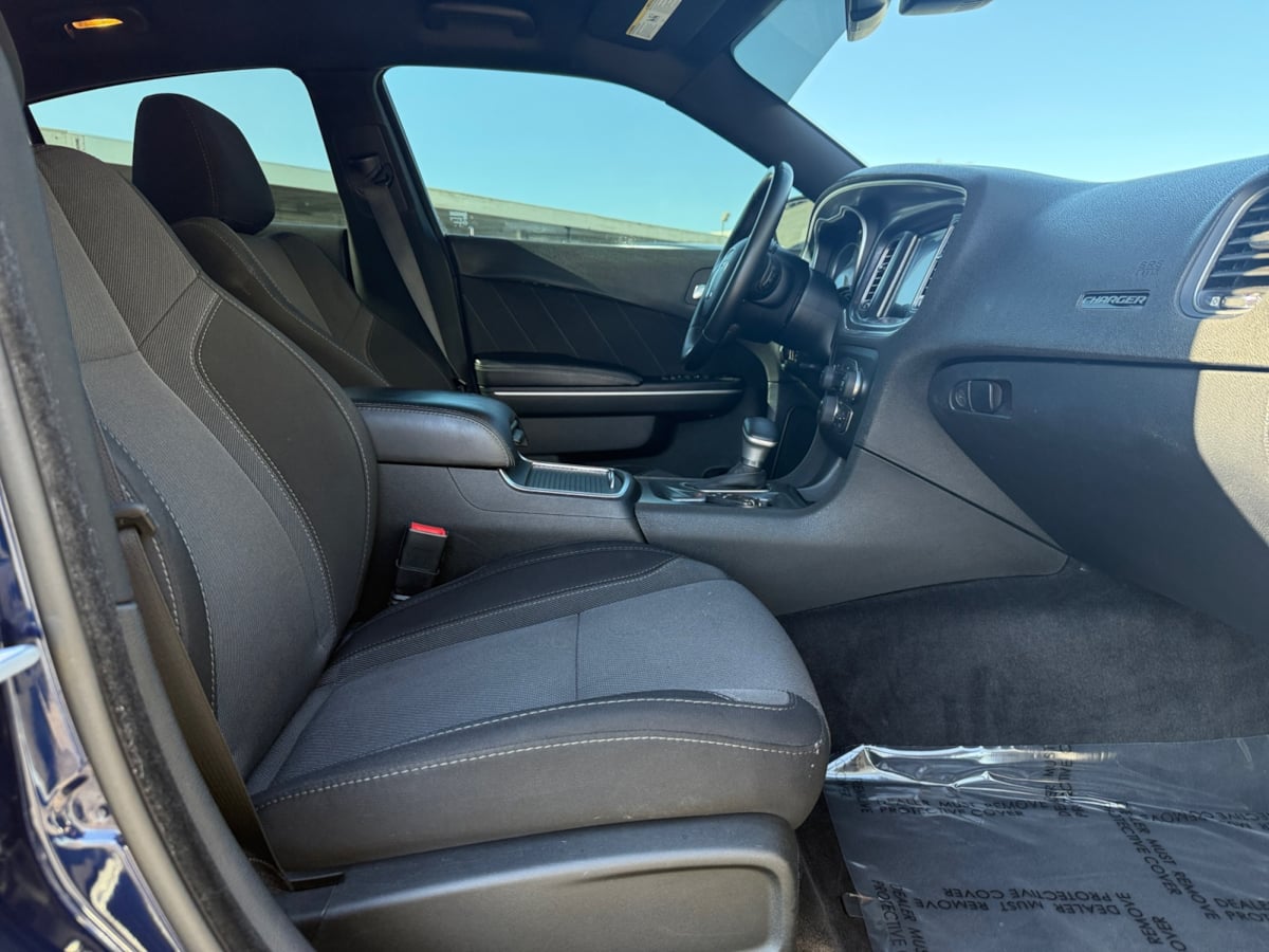 2016 Dodge Charger SXT photo 17