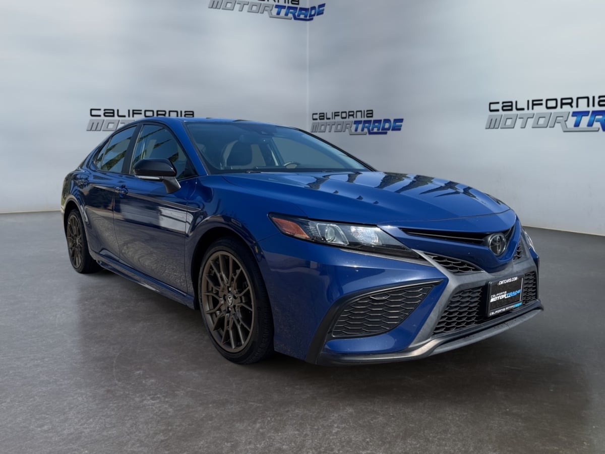 2023 Toyota Camry SE photo 3