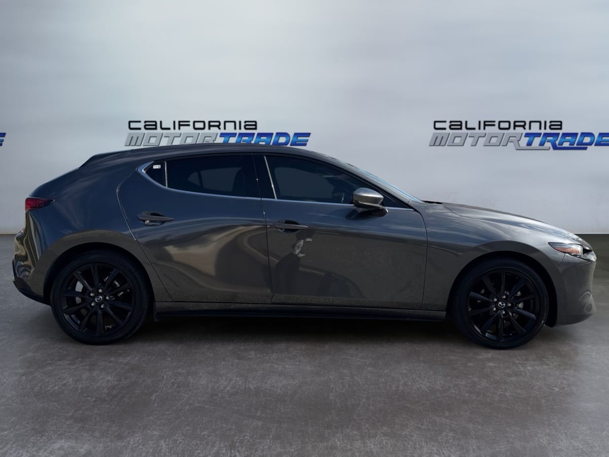 2022 Mazda Mazda3 Hatchback Premium photo 4