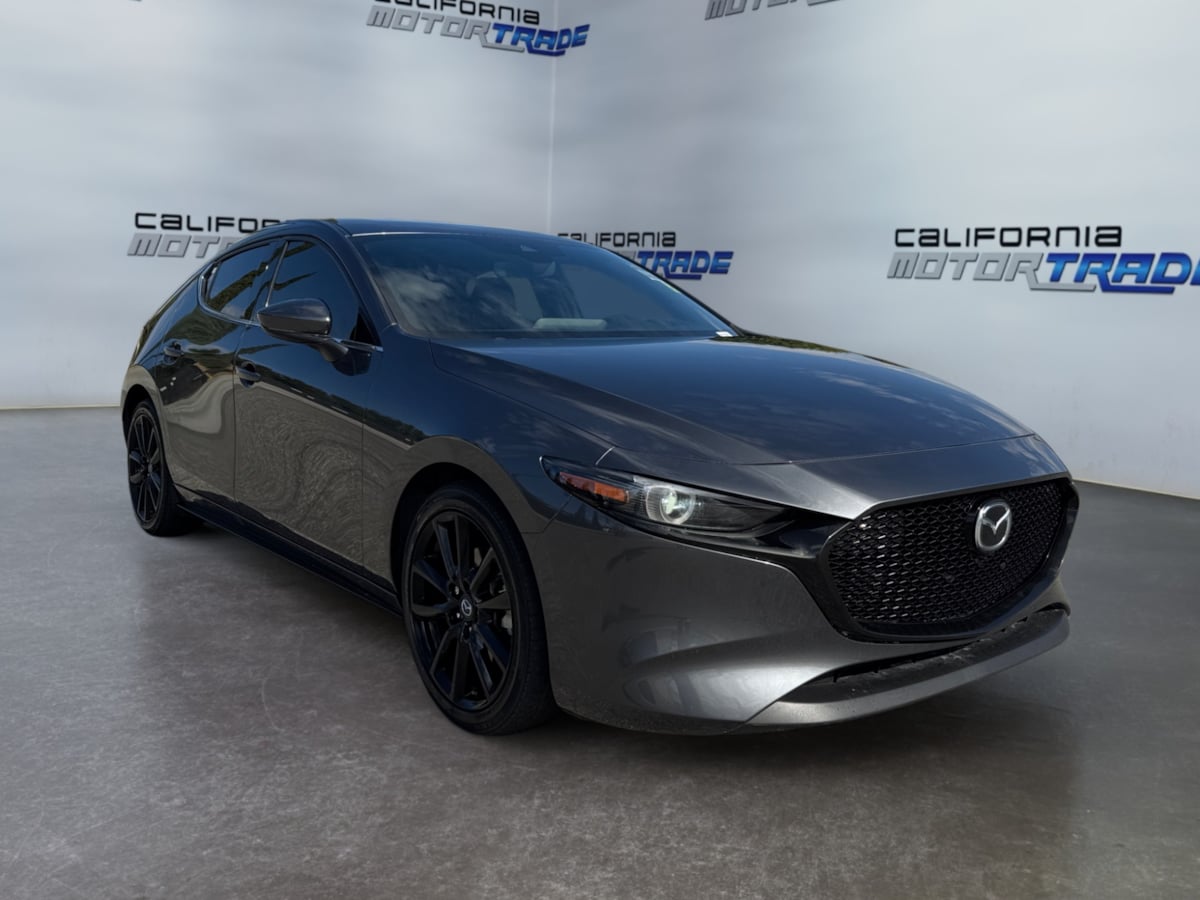 2022 Mazda Mazda3 Hatchback Premium photo 3