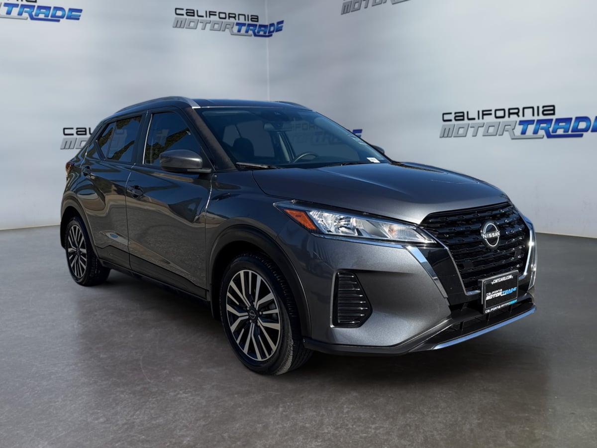 2022 Nissan Kicks SV photo 2