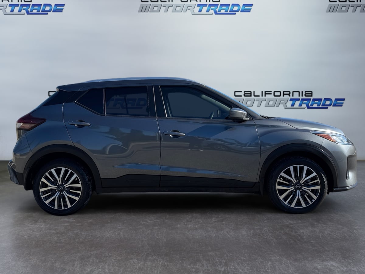 2022 Nissan Kicks SV photo 3
