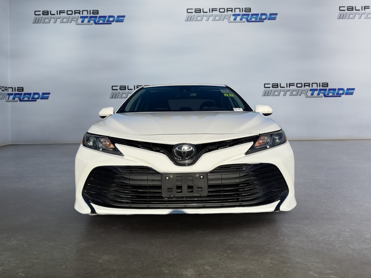 2020 Toyota Camry LE photo 2