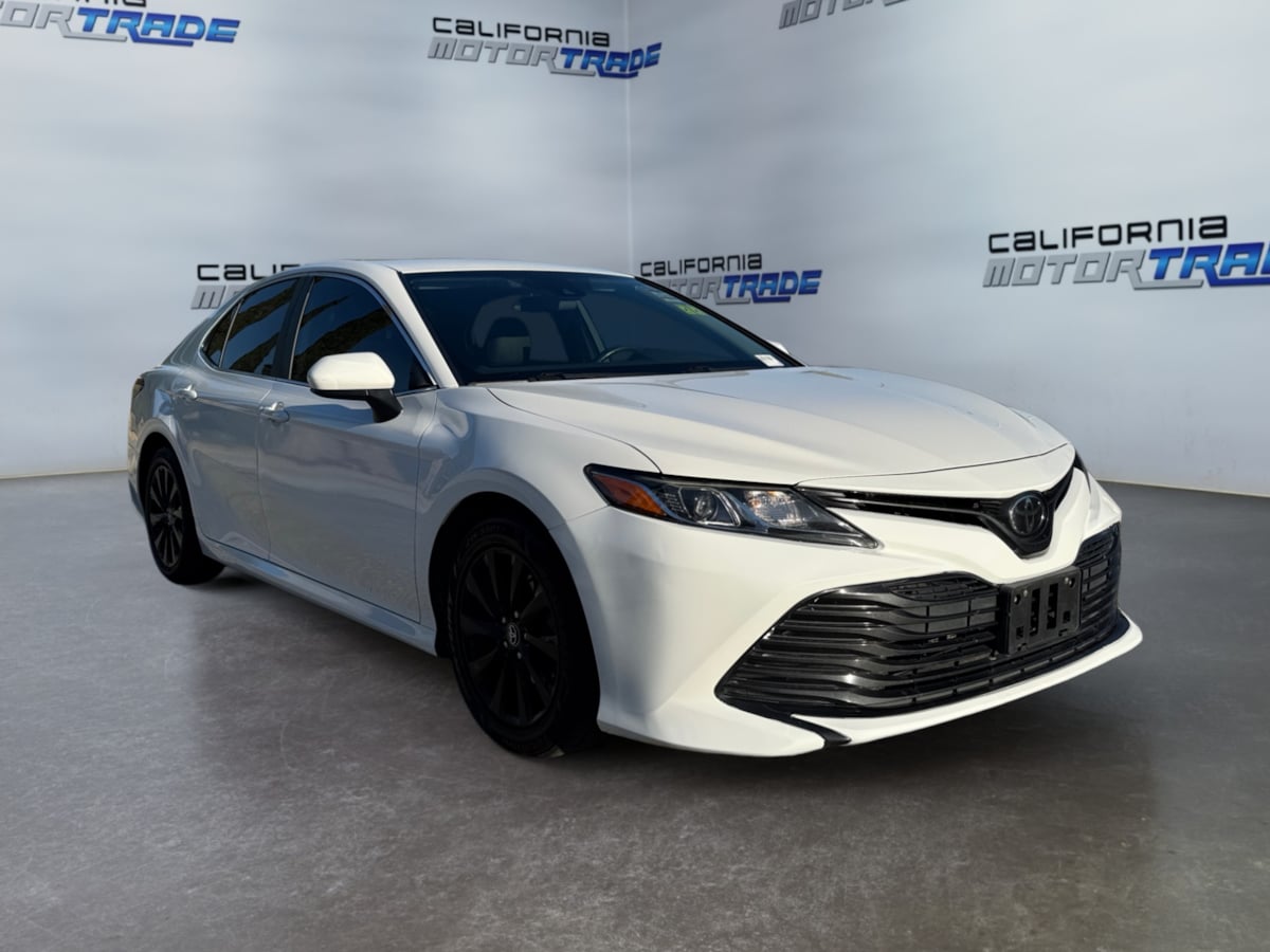 2020 Toyota Camry LE photo 3