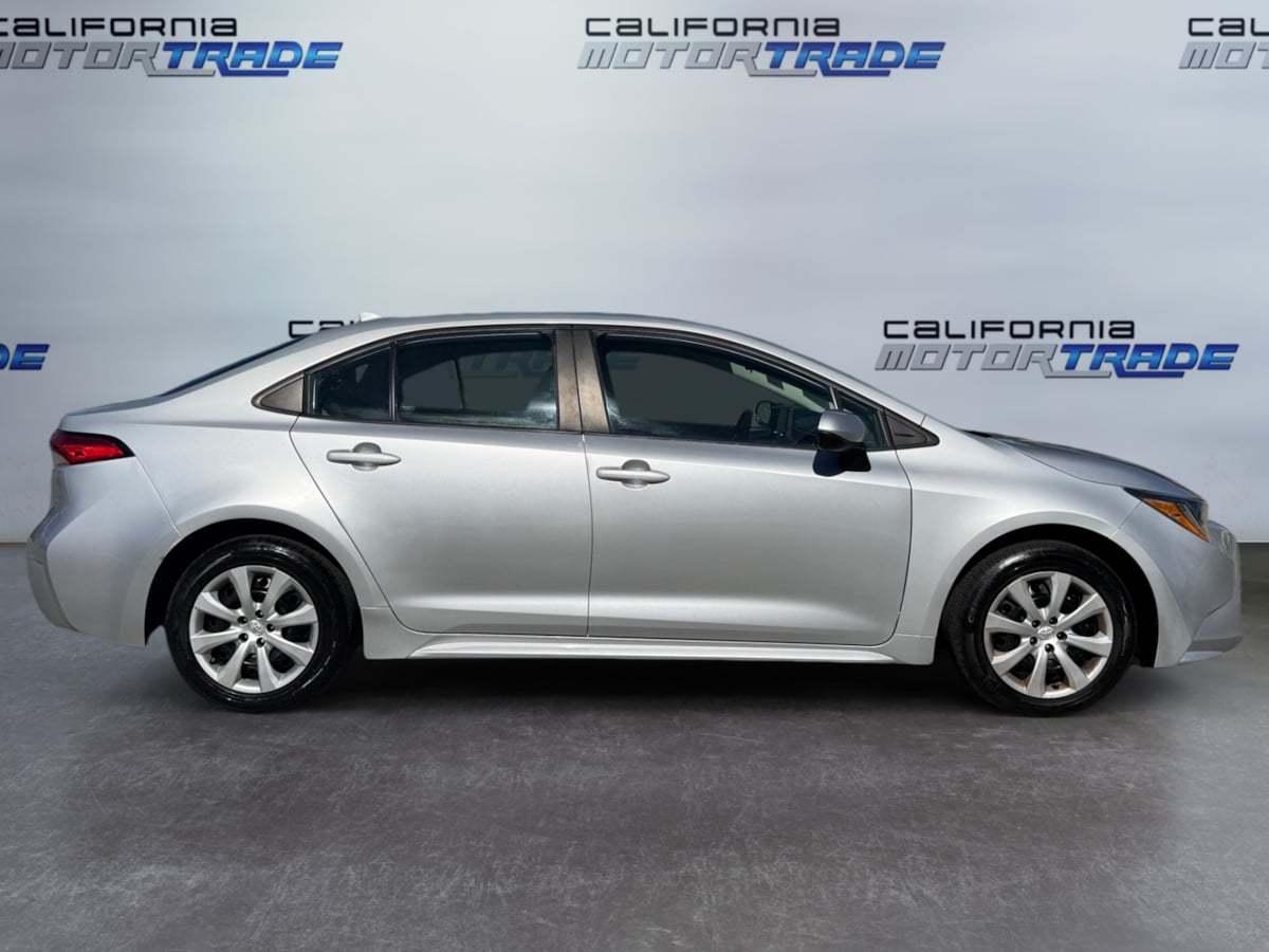 2022 Toyota Corolla LE photo 4