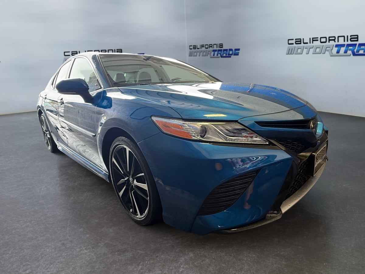 2020 Toyota Camry XSE photo 3