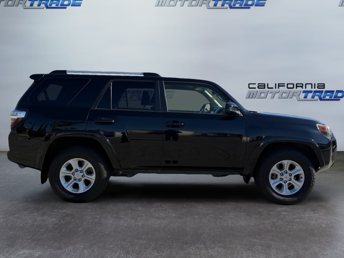 2021 Toyota 4Runner SR5 photo 3