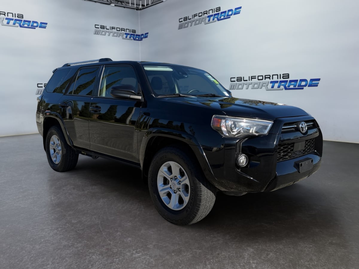 2021 Toyota 4Runner SR5 photo 2