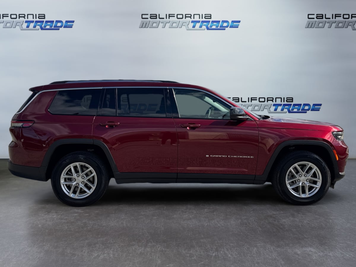 2023 Jeep Grand Cherokee Laredo Altitude photo 4