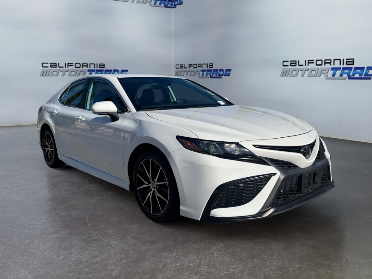 2023 Toyota Camry SE photo 3