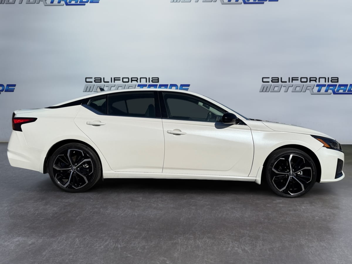 2023 Nissan Altima 2.5 SR photo 4