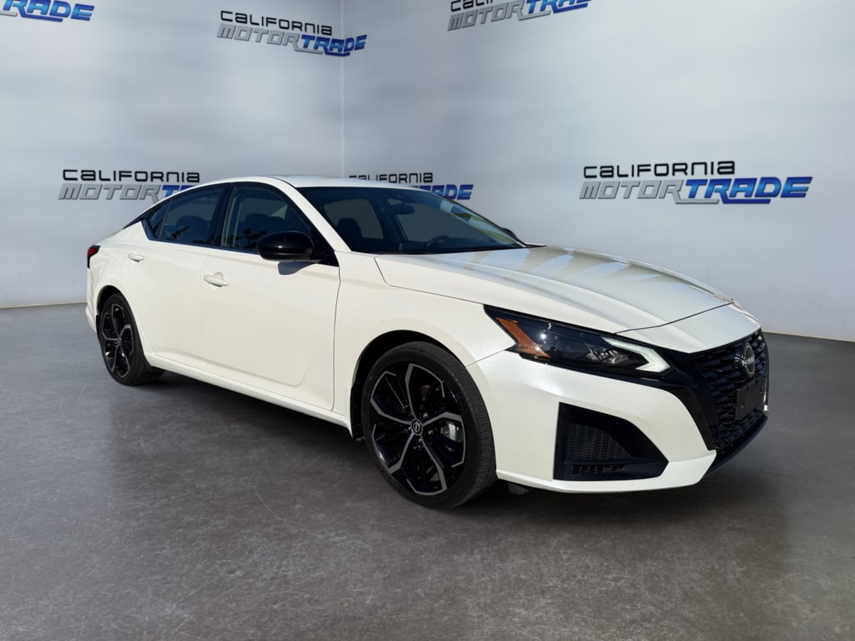 2023 Nissan Altima 2.5 SR photo 3