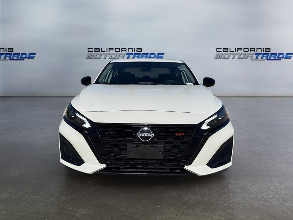 2023 Nissan Altima 2.5 SR photo 2