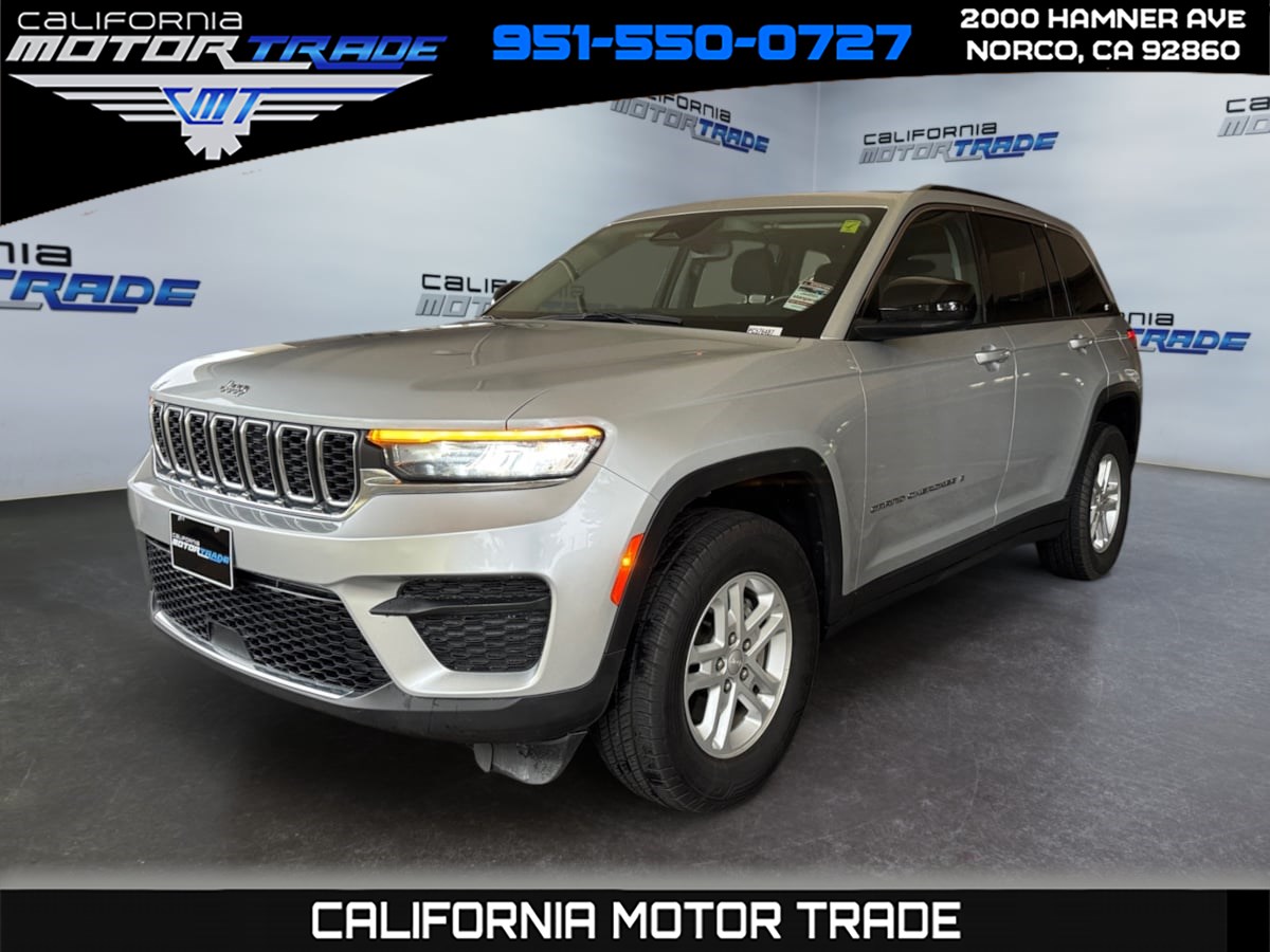 2023 Jeep Grand Cherokee Laredo RWD