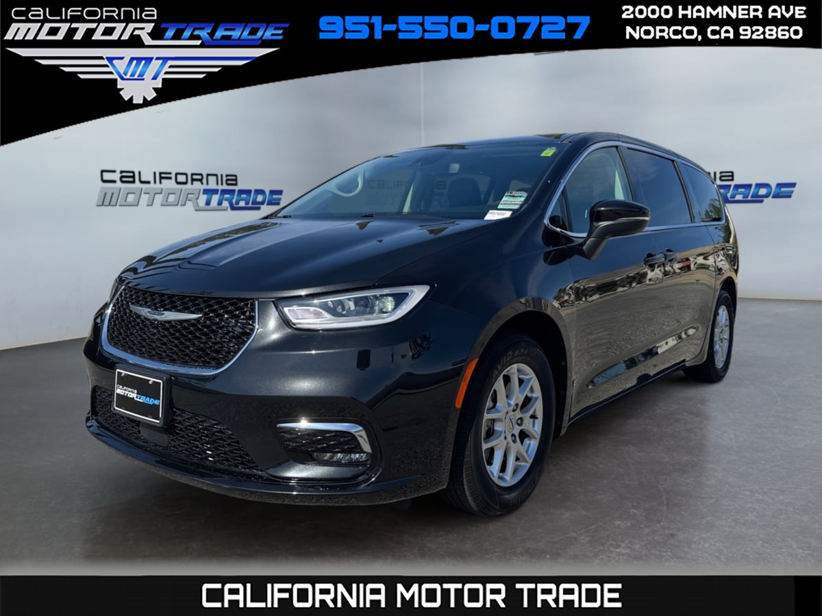 2023 Chrysler Pacifica Touring L's photo
