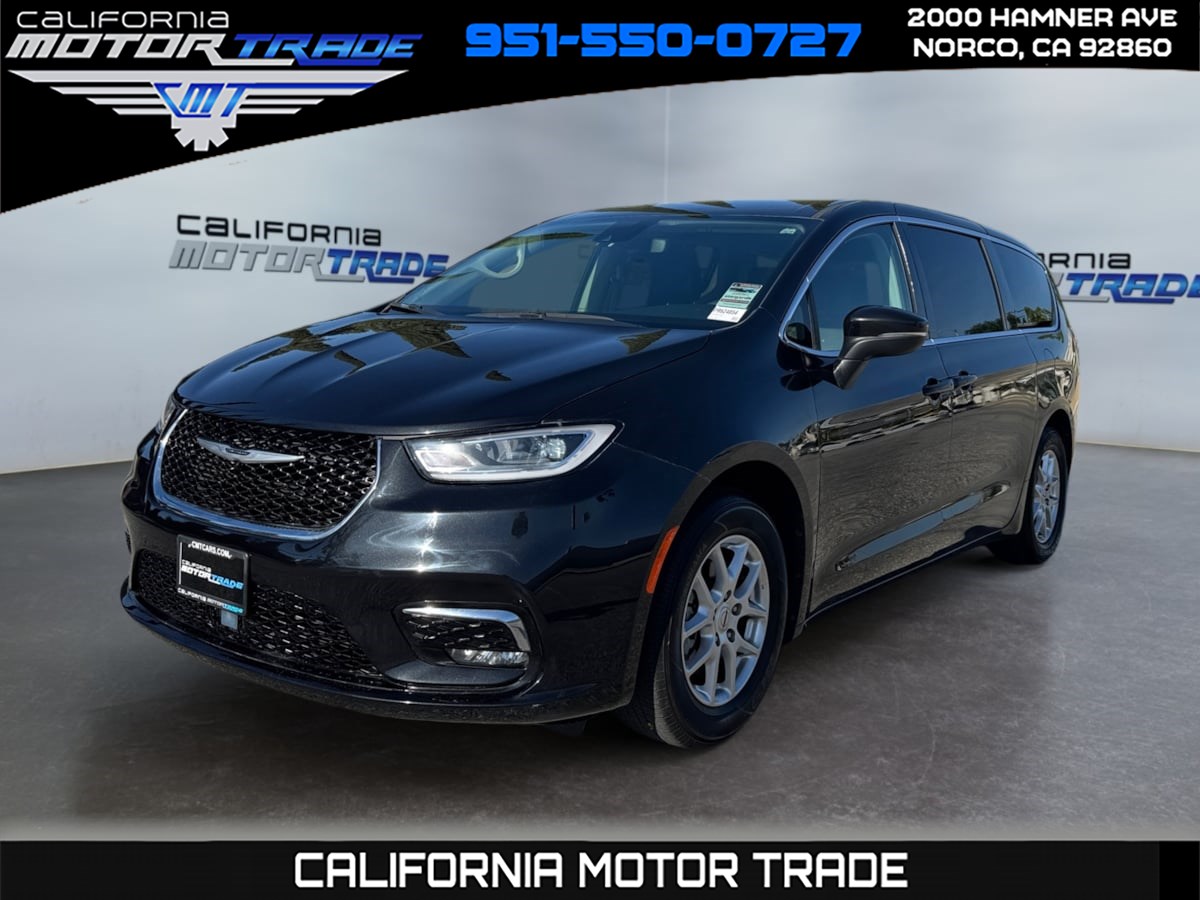 2023 Chrysler Pacifica Touring L's photo