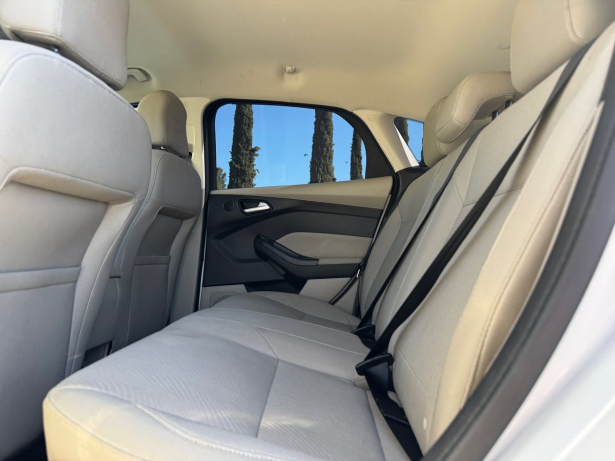 2015 Ford Focus Electric - Photo 17