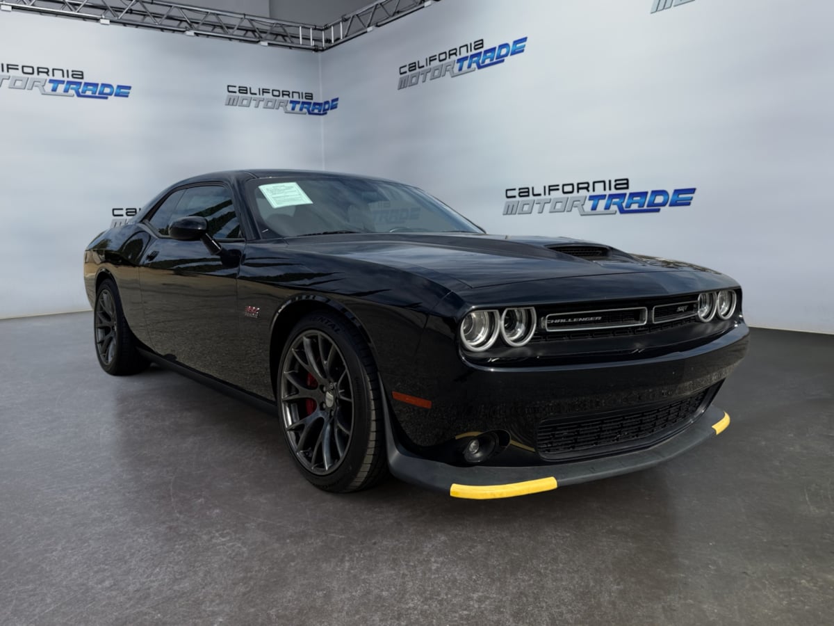 2016 Dodge Challenger SRT - Photo 3