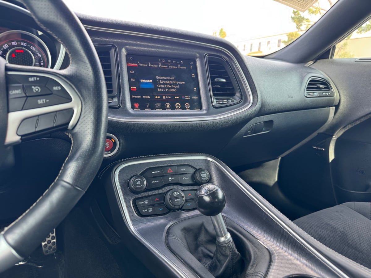 2016 Dodge Challenger SRT - Photo 15